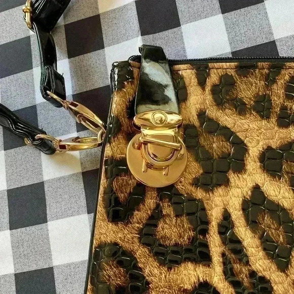 Animal Leopard Print Bag or Wristlet Faux & Shoulder Bag‎ with Gold Hardware - Picture 4 of 8